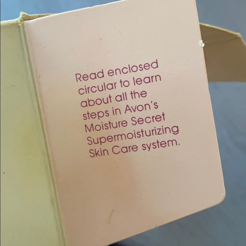 Avon Moisture Secret Enriched Cremegel Cleanser - Picture 6 of 10